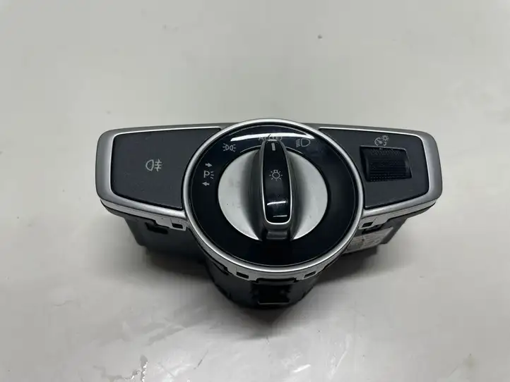 Mercedes-Benz C W205 (2014 - 2021) A2059057007 Включатель фонарей — фото 1