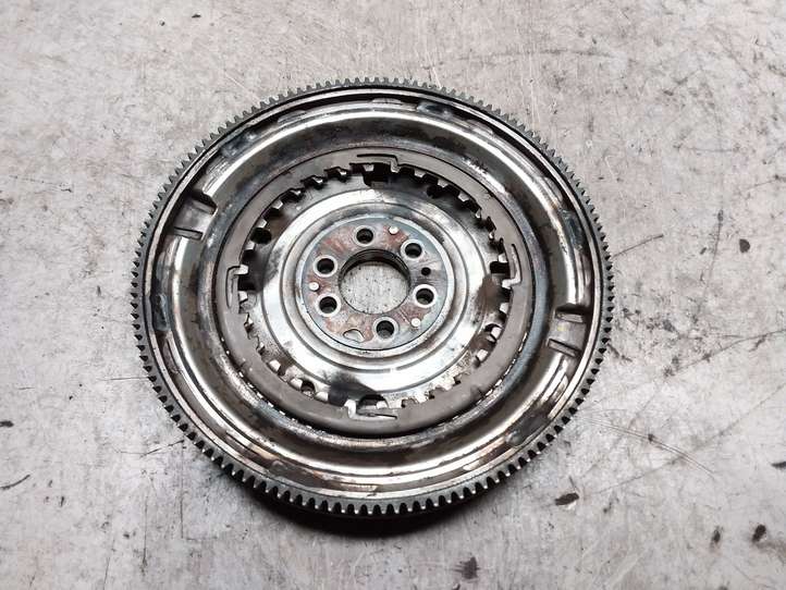 Volkswagen PASSAT B6 (2005 - 2010)  03C05266E Маховик