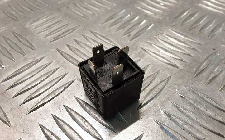Audi A4 (2007 - 2011)  8K0951253 Другое реле