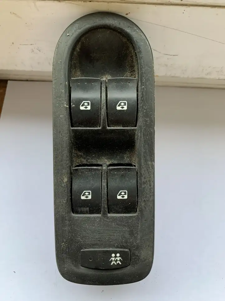 Renault Megane II (2002 - 2005) Кнопка стеклоподъемников — фото 1