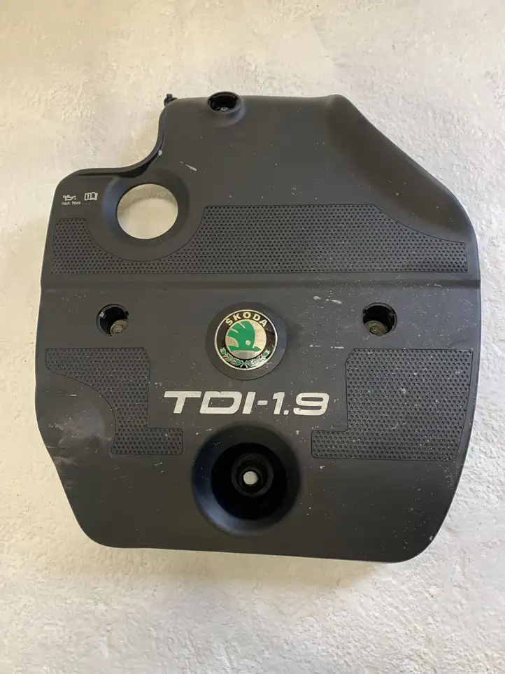 Skoda Octavia Mk1 (1U) (1996 - 2004) 0127842 Крышка двигателя декоративная — фото 1