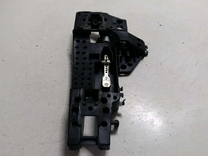 Audi A4 (2007 - 2011)  8T01837885A Кронштейн