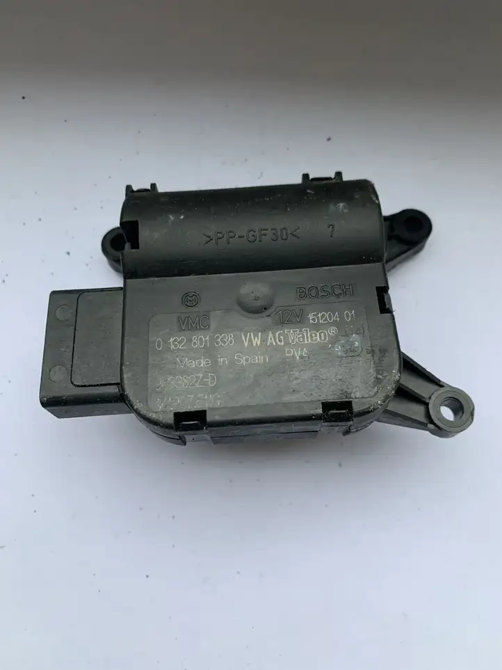 Audi A3/S3 8P (2004 - 2008) 0132801338 Двигатель задвижки потока воздуха — фото 1
