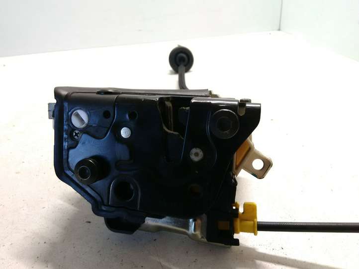Audi A4 (2007 - 2011)  8K0839015C Замок задней двери