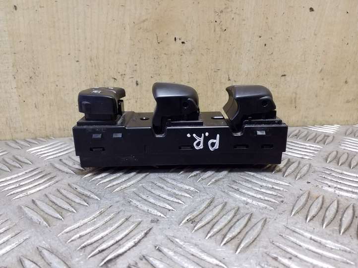 Nissan Juke I F15 (2010 - 2018)  254011KK0A Кнопка стеклоподъемников