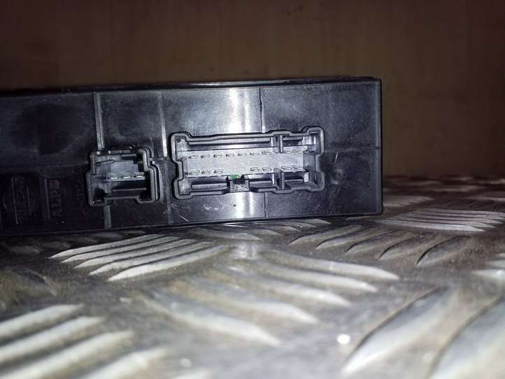 Nissan Juke I F15 (2010 - 2018)  254011KK0A Кнопка стеклоподъемников