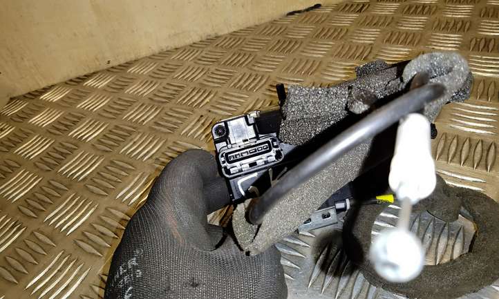 Nissan Juke I F15 (2010 - 2018)   Замок задней двери