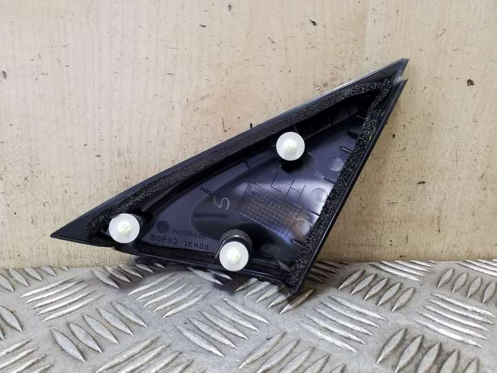 Nissan Juke I F15 (2010 - 2018)  802931KA0A Другая деталь отделки пере́дней дверей
