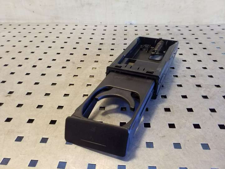 Mitsubishi Outlander (2007 - 2012)  GN62104480 Передний держатель чашки