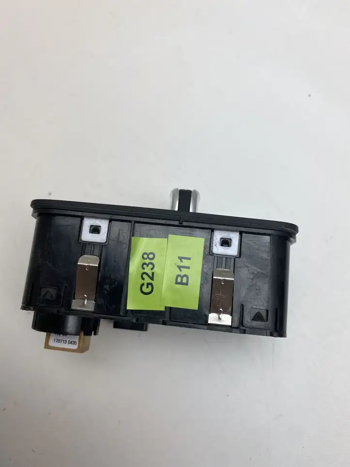 Audi A3/S3 8V (2012 - 2016) 8V0941531N Включатель фонарей — фото 3