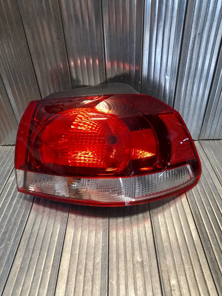 Volkswagen Golf VI (2009 - 2013) 5K0945096G Задний фонарь в крышке багажника — фото 1