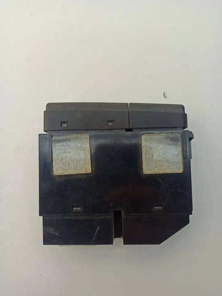 Toyota Avensis T250 (2006 - 2009) 8479005130 Кнопка обогрева стекла — фото 2