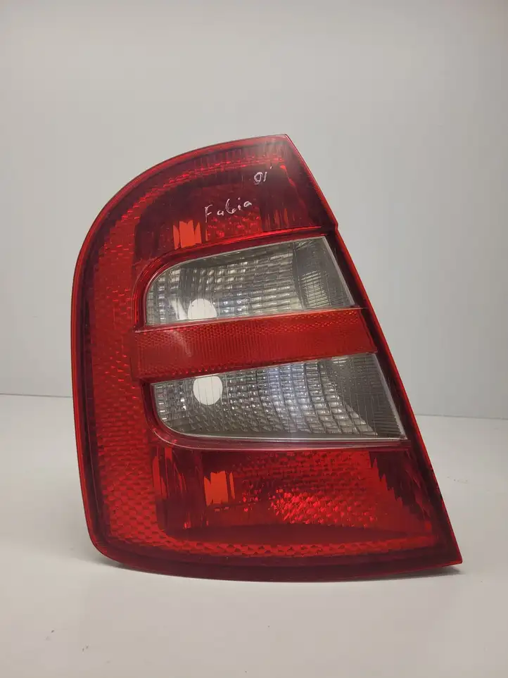 Skoda Fabia Mk1 (6Y) (1999 - 2007) 6Y6945095 Задний фонарь в кузове — фото 1