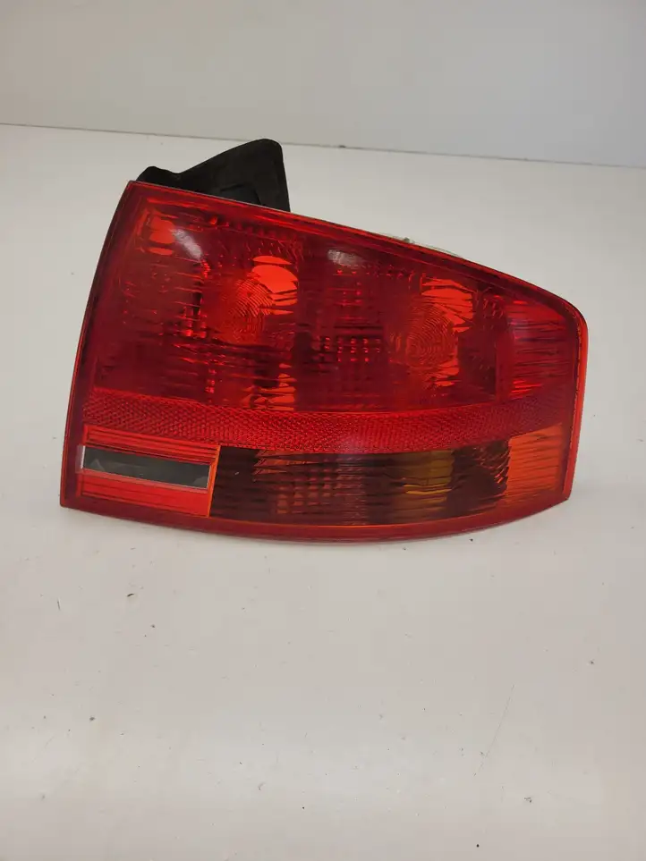 Audi A4 S4 B7 8E 8H (2004 - 2009) 8E9945096 Задний фонарь в кузове — фото 1