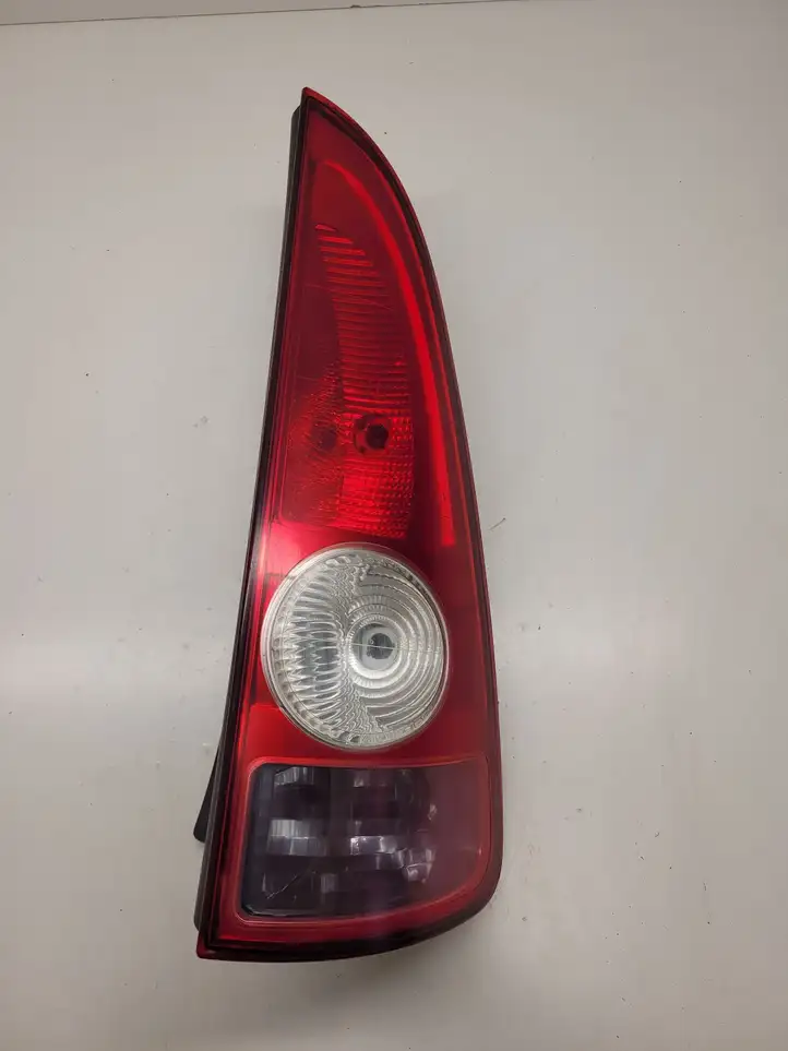 Renault Espace - Grand espace IV (2004 - 2014) 8200027152 Задний фонарь в кузове — фото 1