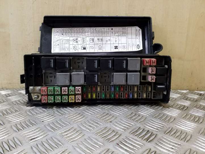 Land Rover Range Rover Sport (2005 - 2009)  T5EJBM04 Блок предохранителей