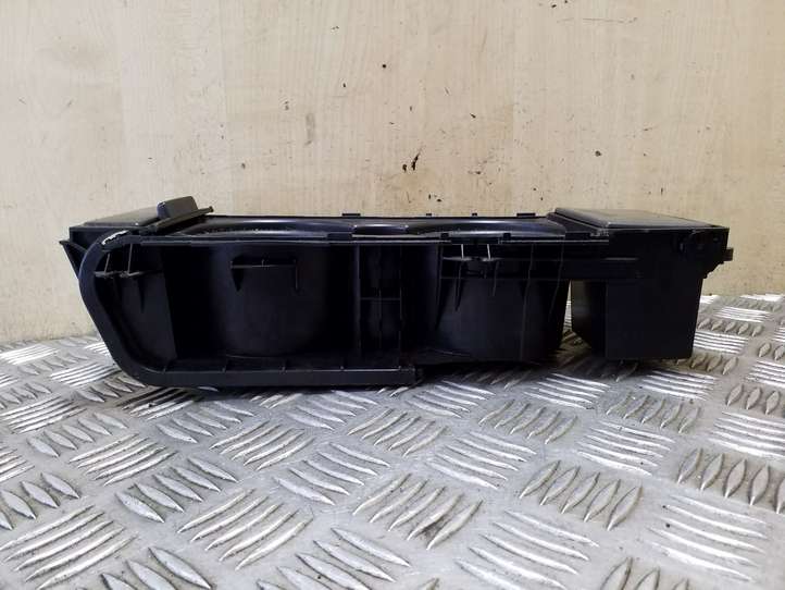 Land Rover Range Rover Sport (2005 - 2009)  FHM500032XXX Держатель чашки