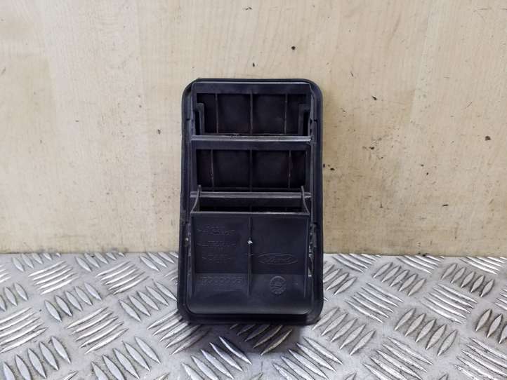 Land Rover Range Rover Sport (2005 - 2009)  JDD000051 Вентиляционная решётка
