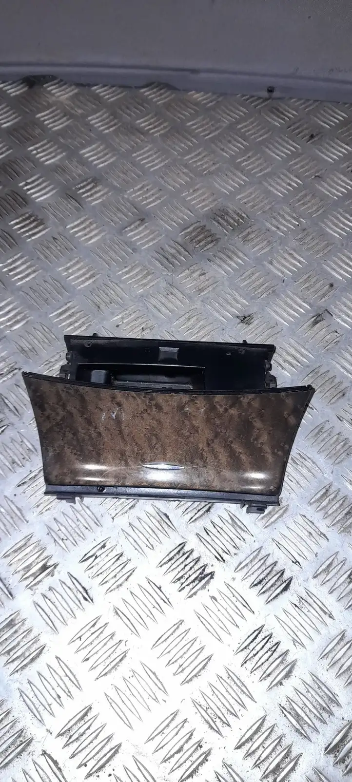 Mercedes-Benz E W211 (2002 - 2009) A2118101330 Передняя пепельница — фото 1