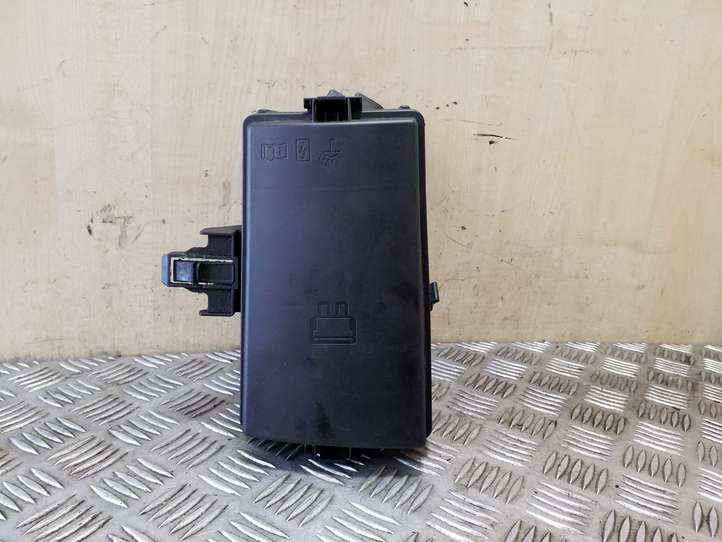 Volkswagen PASSAT B8 (2015 - )  5Q0937132B Блок предохранителей