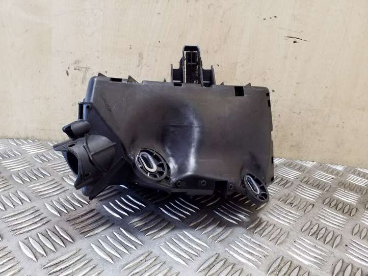 Volkswagen PASSAT B8 (2015 - )  5Q0937132B Блок предохранителей