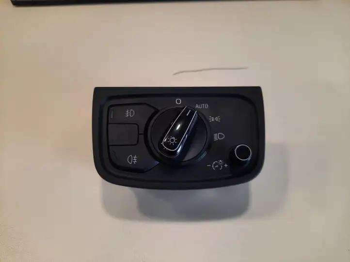 Audi A8 S8 D4 4H (2010 - 2014) 4H0941531 Включатель фонарей — фото 1