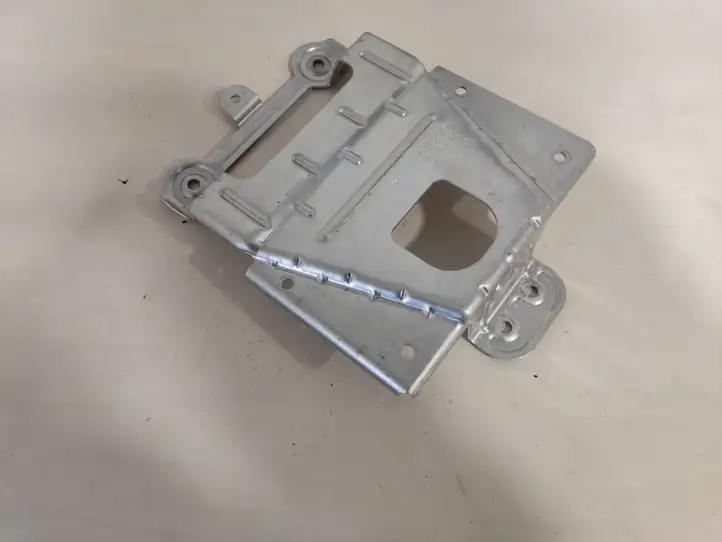 Audi A8 S8 D4 4H (2010 - 2014) 8K0907731 Кронштейн усилителя звука — фото 3