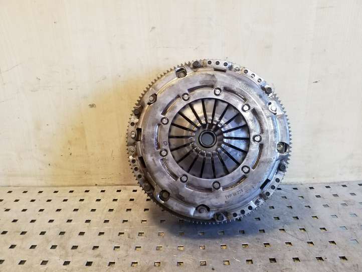 Volkswagen PASSAT B8 (2015 - )  04L105273 Комплект сцепления