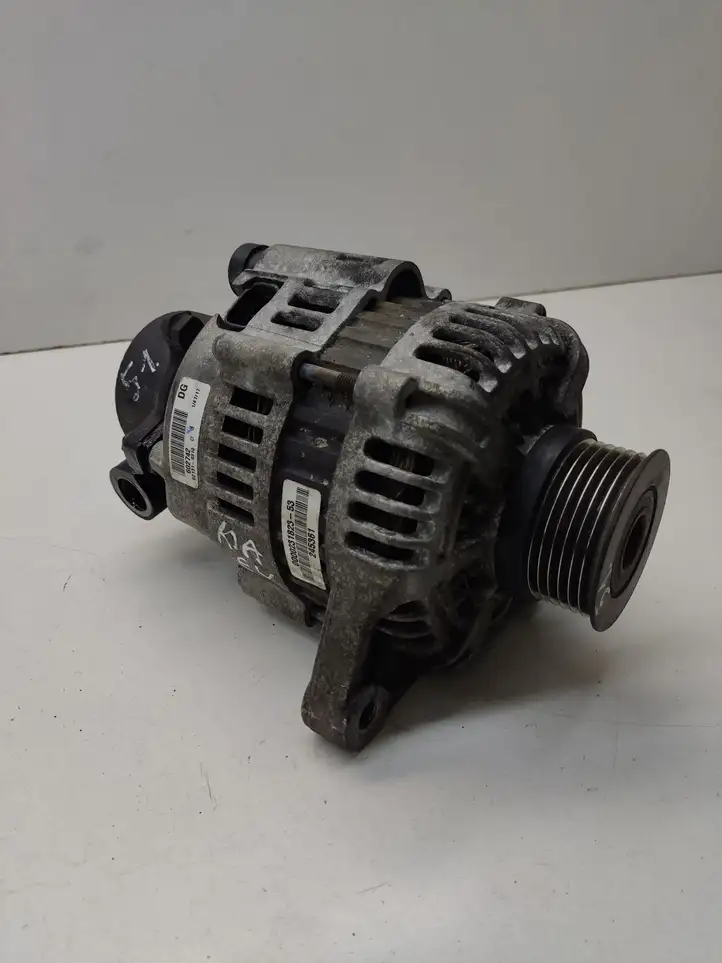 Kia Sportage (2004 - 2008) 021319310 Генератор — фото 1