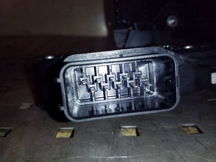 Land Rover Discovery (2004 - 2009)  FQM000147 Замок задней двери