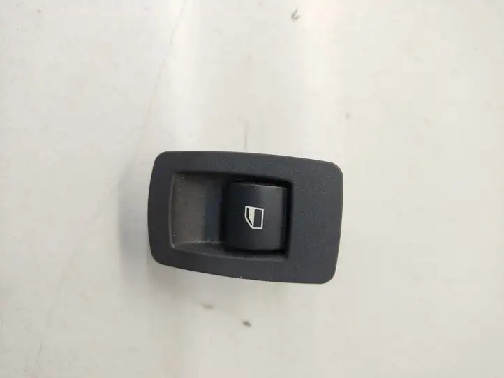 BMW X3 E83 (2003 - 2010) 15939860 Кнопка стеклоподъемников — фото 1
