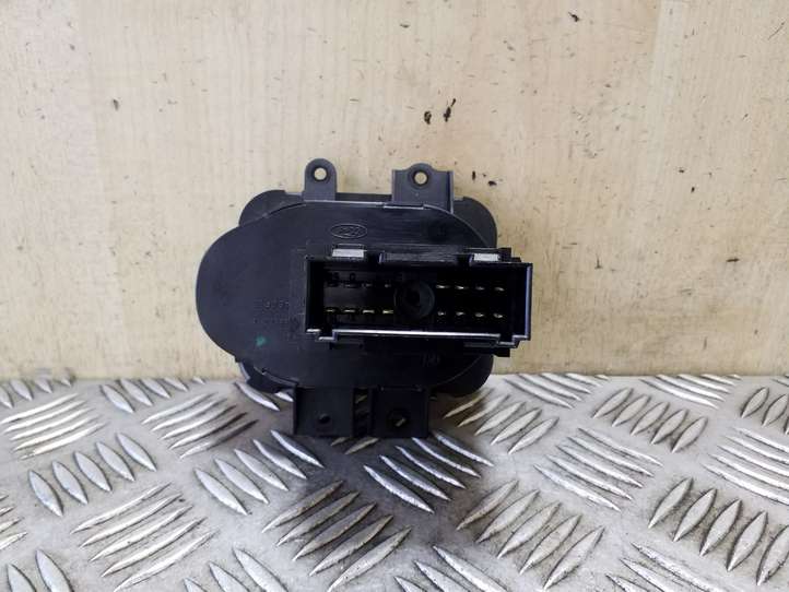 Land Rover Discovery (2004 - 2009)  YUD501480PVJ Включатель фонарей