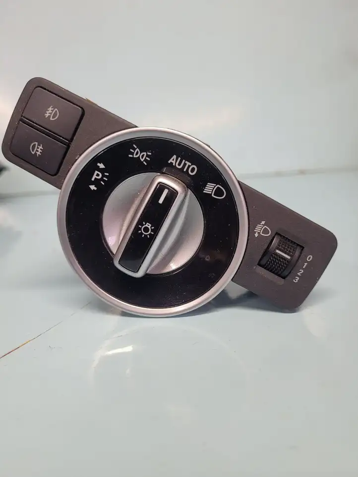 Mercedes-Benz C W204 (2007 - 2014) A2049053003 Включатель фонарей — фото 1
