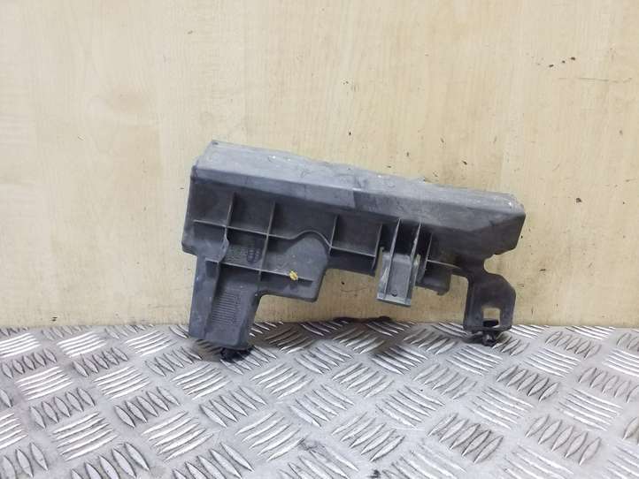 Land Rover Discovery (2004 - 2009)  DHN000083 Устройство (устройства) для отвода воздуха