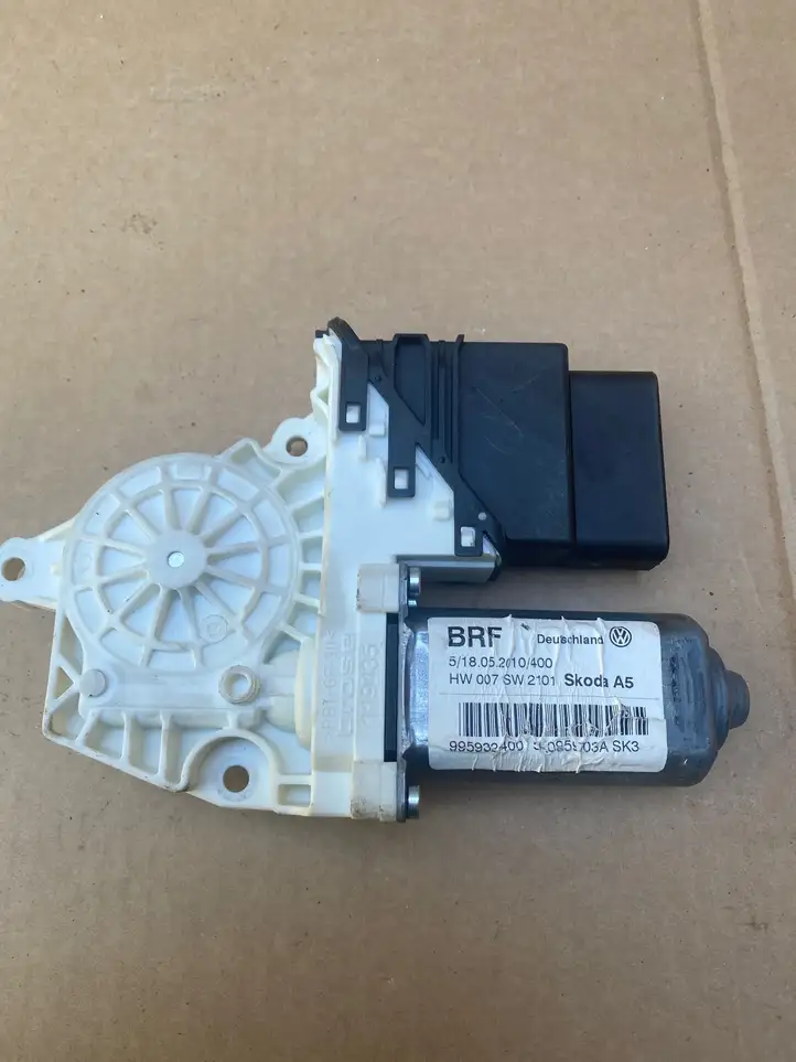 Skoda Octavia Mk2 (1Z) (2004 - 2013) 5K0959703A Стеклоподъемник задней двери — фото 2
