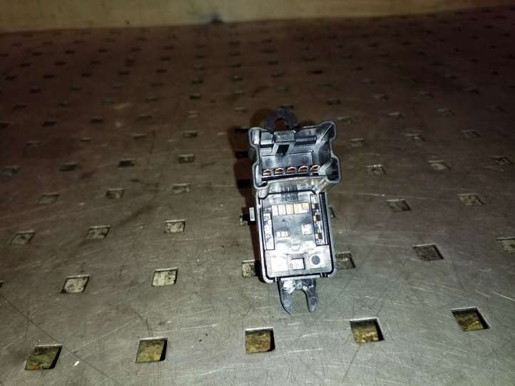 Nissan Juke I F15 (2010 - 2018)  254111KL5A Кнопка стеклоподъемников