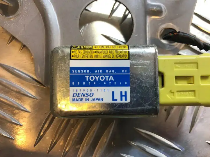Toyota RAV 4 (XA20) (2000 - 2005) 8983442020 Датчик удара SRS — фото 2