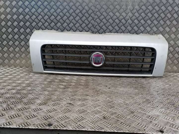 Fiat Ducato (2007 - 2014)  1308067070 Верхняя решётка