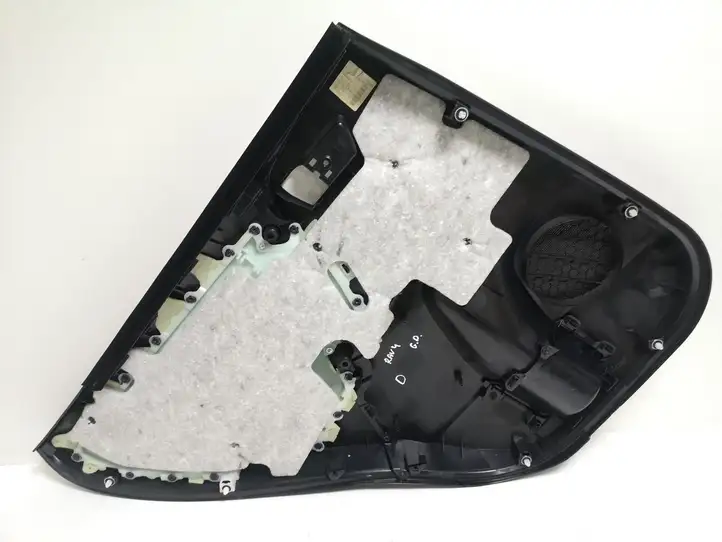 Toyota RAV 4 (XA40) (2012 - 2018) 67787X1B09 Обшивка задней двери — фото 2