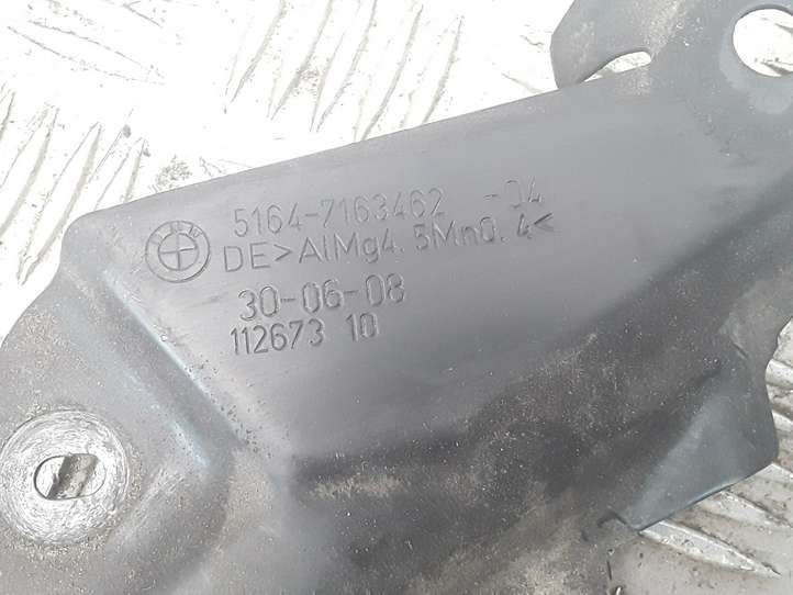 BMW 5 E60 E61 (2004 - 2010)  51647163462 Верхняя часть панели радиаторов (телевизора)