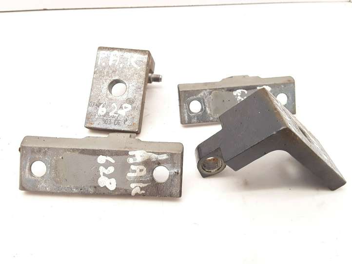 BMW 5 E60 E61 (2004 - 2010)  7068077 Комплект петель передней двери