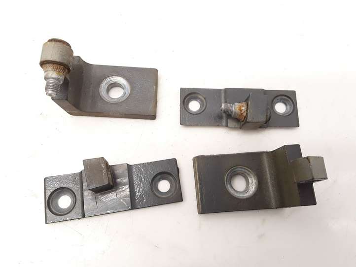 BMW 5 E60 E61 (2004 - 2010)  7068077 Комплект петель передней двери