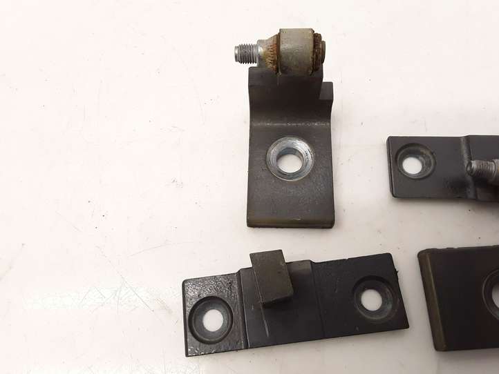 BMW 5 E60 E61 (2004 - 2010)  7068077 Комплект петель передней двери
