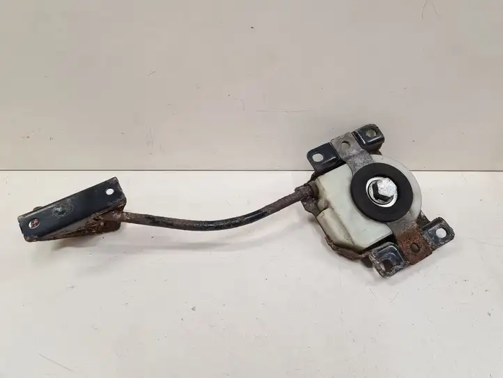 Toyota Corolla Verso E121 (2004 - 2007) B070312 Кронштейн запасного колеса — фото 1
