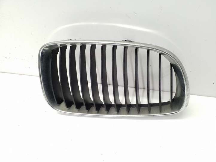 BMW 1 E81 E87 (2004 - 2011)  51137179656 Верхняя решётка