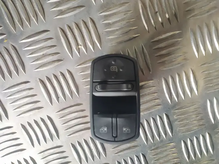 Opel Corsa D (2006 - 2010) 13258521AA Кнопка стеклоподъемников — фото 1