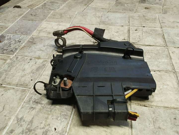 Ford Focus (2011 - 2015)  AV6T14A067BB Узел подключения плюсовых проводов