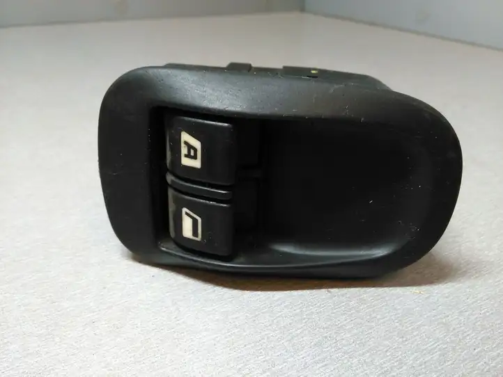 Peugeot 206 (1998 - 2012) 9654858977 Кнопка стеклоподъемников — фото 1