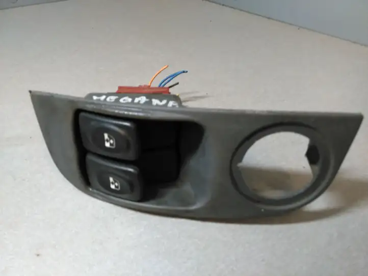 Renault Megane I (1995 - 2002) 7700429070 Кнопка стеклоподъемников — фото 1