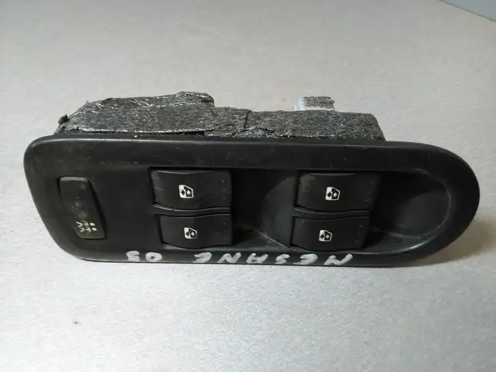 Renault Megane I (1995 - 2002) 156018070 Блок кнопок стеклоподъемников — фото 1
